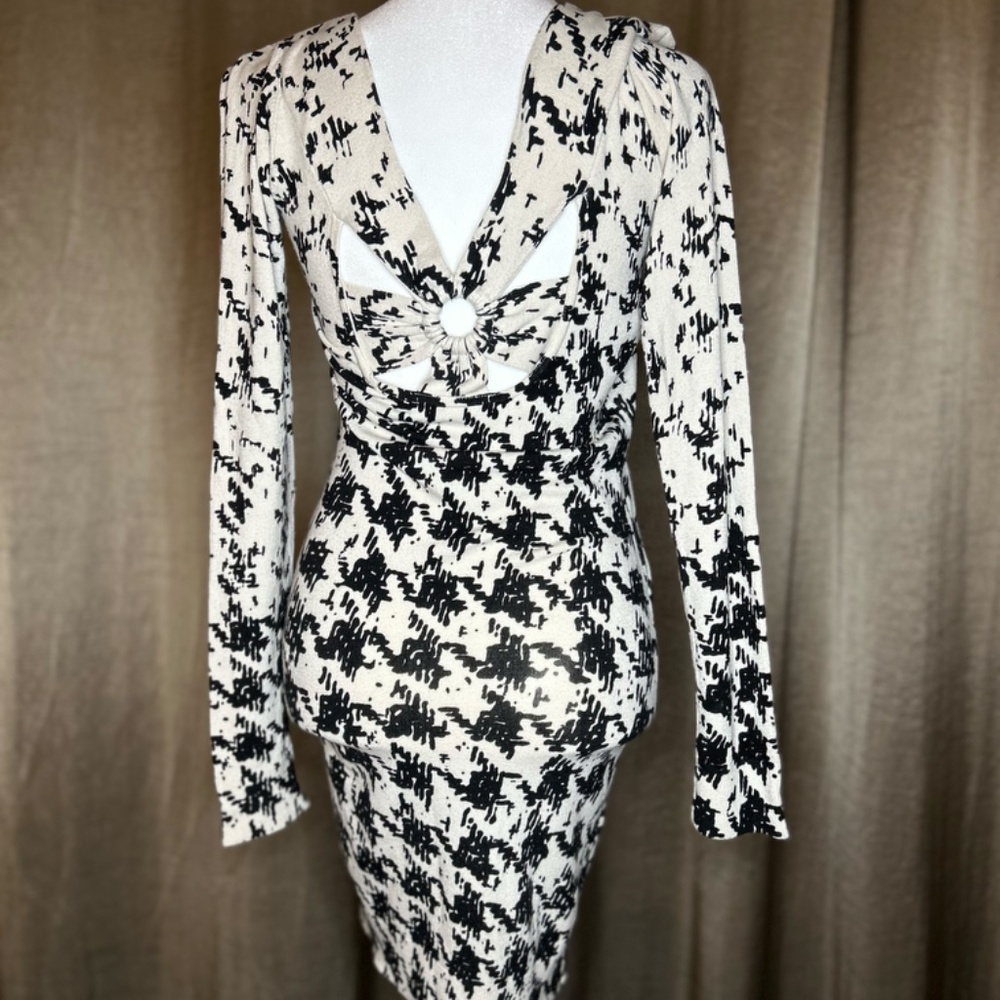 GUESS Bodycon Abstract Dress - Picture 2 of 5